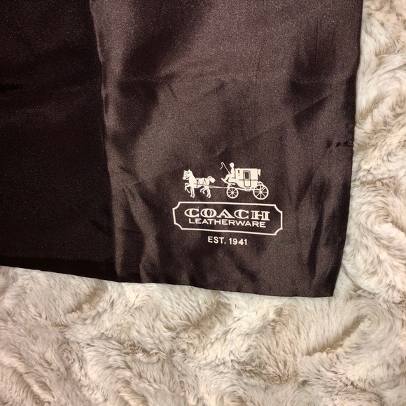 Coach, Sydney satchel with shoulder in black - Picture 16 of 16